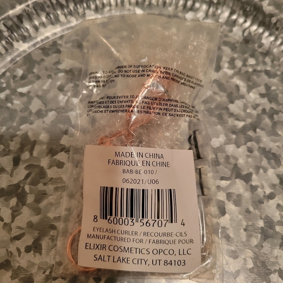 ⭐️40% Off⭐️ Babe Lash Rose Gold Eyelash Curler - Picture 2 of 3